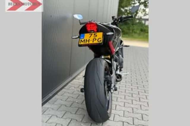 Triumph Street Triple RS (2017) thumbnail 4