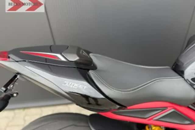 Triumph Street Triple RS (2017) thumbnail 6