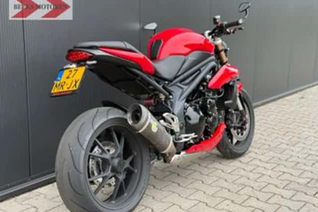 Triumph Speed Triple 1050 (2011) thumbnail 3