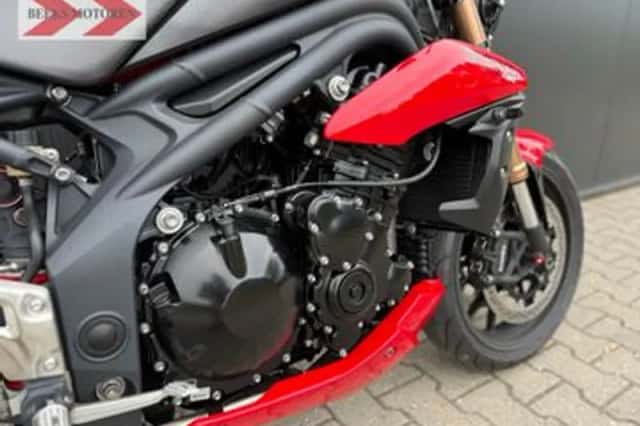 Triumph Speed Triple 1050 (2011) thumbnail 6