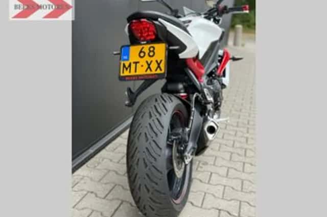 Triumph Street Triple 675 (2016) thumbnail 4