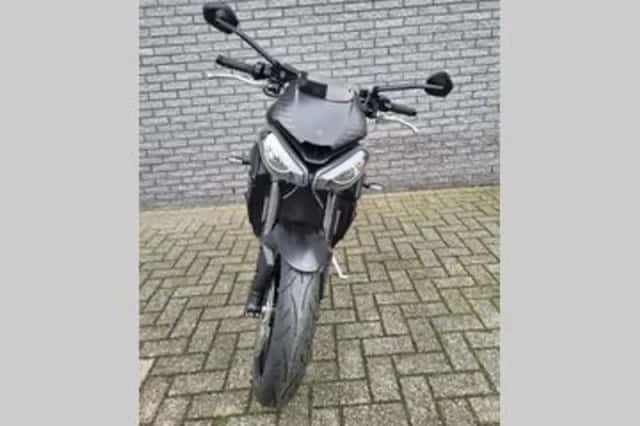 TRIUMPH STREET TRIPLE R (2022) thumbnail 2