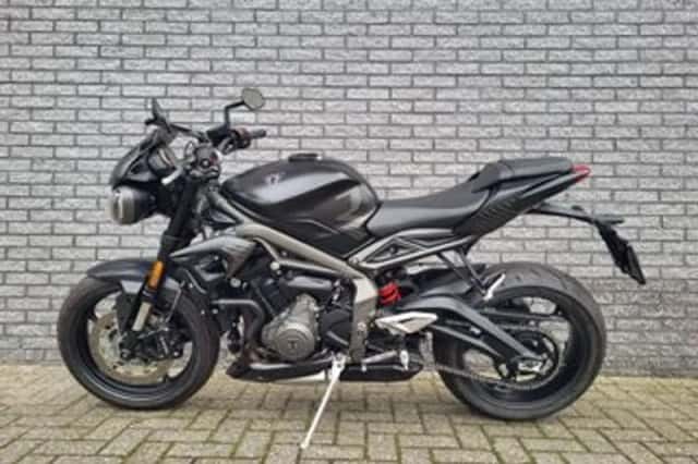 TRIUMPH STREET TRIPLE R (2022) thumbnail 3