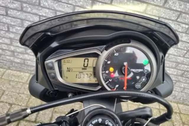 TRIUMPH STREET TRIPLE R (2022) thumbnail 5