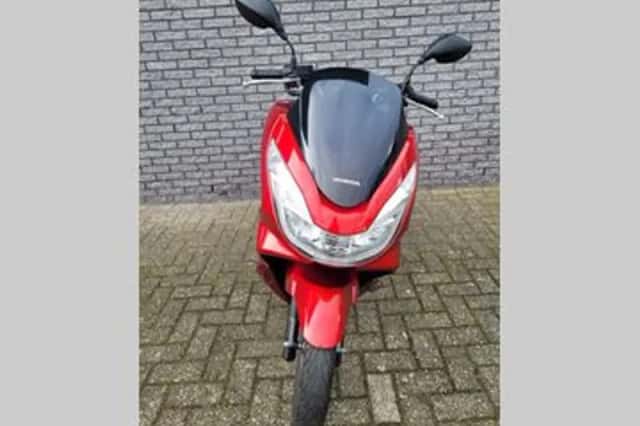 Honda PCX 150 (2016) thumbnail 2