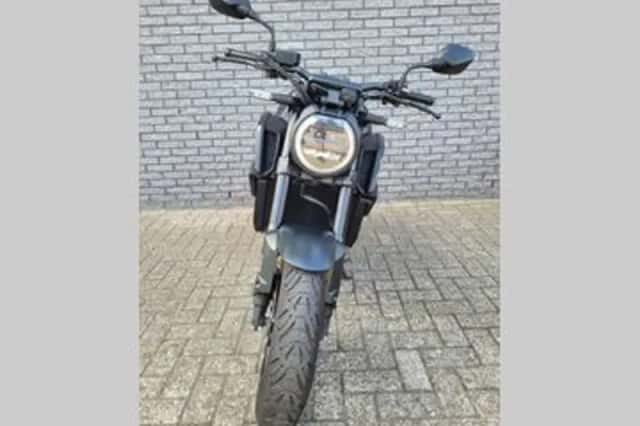Honda CB650R (2023) thumbnail 2