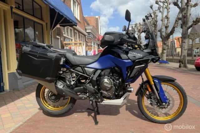 Suzuki 800 V-Strom DE (2024) thumbnail 1