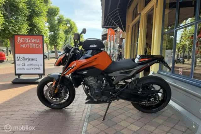KTM 790 Duke (2023) thumbnail 2