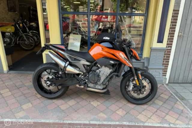 KTM 790 Duke (2023) thumbnail 3