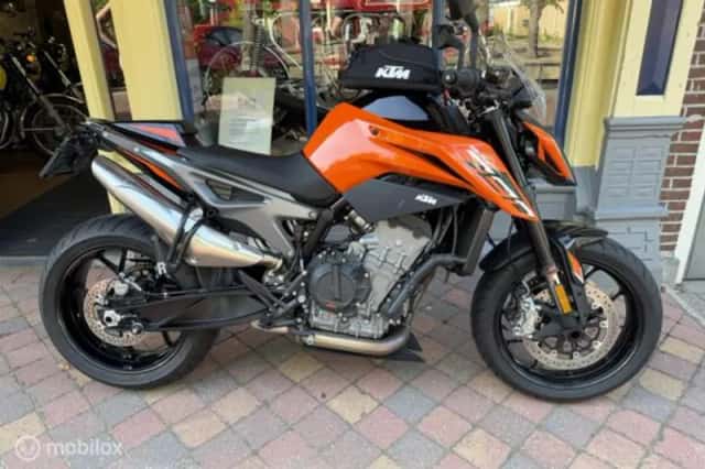 KTM 790 Duke (2023) thumbnail 4