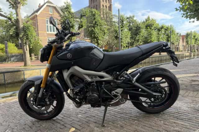 Yamaha MT-09 (2015) thumbnail 4