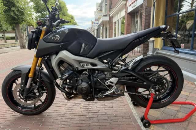 Yamaha MT-09 (2015) thumbnail 6