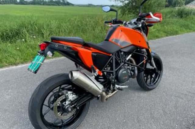 KTM 690 Duke (2016) thumbnail 2
