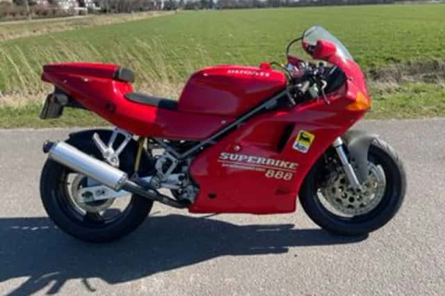 Ducati 888 (1992) thumbnail 1