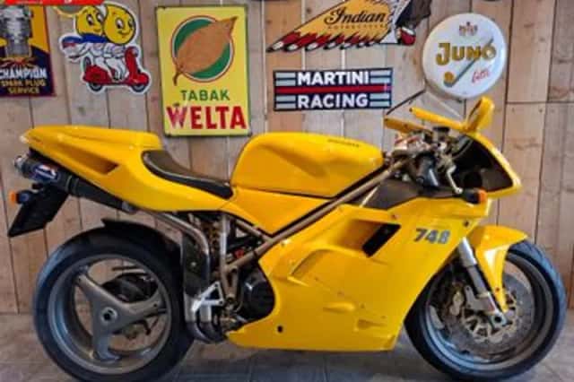 DUCATI 748 BIPOSTO (2000) thumbnail 1