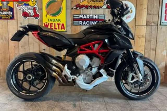 MV AGUSTA RIVALE 800 (2017) thumbnail 1