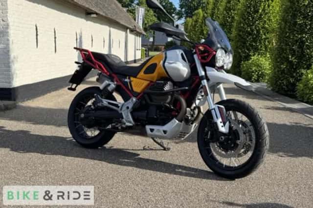 Moto Guzzi V85 TT (2022) thumbnail 2