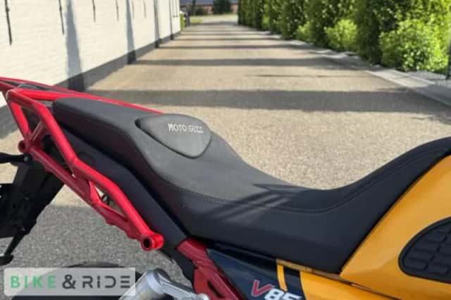 Moto Guzzi V85 TT (2022) thumbnail 3