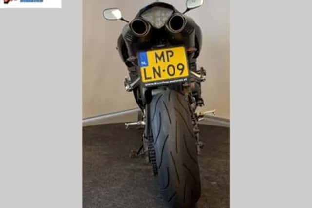 Yamaha YZF-R1 (2006) thumbnail 3