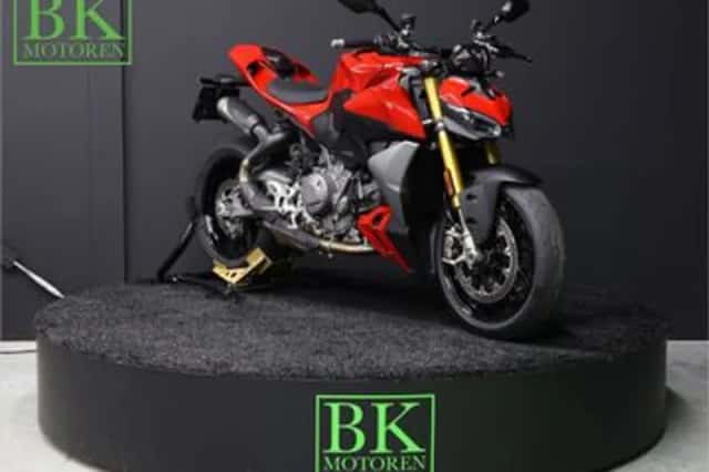 Ducati Streetfighter V2 (2025) thumbnail 1