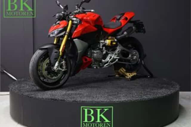 Ducati Streetfighter V2 (2025) thumbnail 2