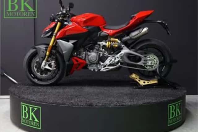 Ducati Streetfighter V2 (2025) thumbnail 3