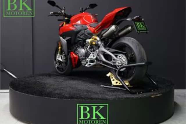 Ducati Streetfighter V2 (2025) thumbnail 4