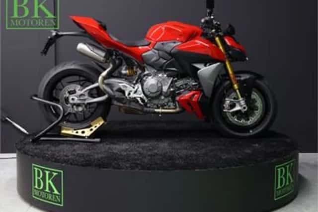 Ducati Streetfighter V2 (2025) thumbnail 6