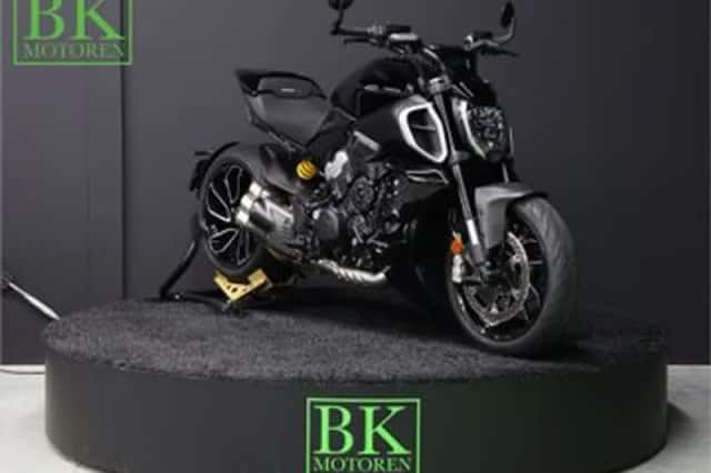 DUCATI DIAVEL V4 (2023) thumbnail 1