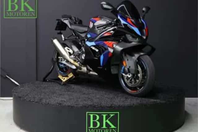 BMW M 1000 RR (2026) thumbnail 1