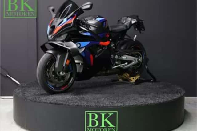 BMW M 1000 RR (2026) thumbnail 2