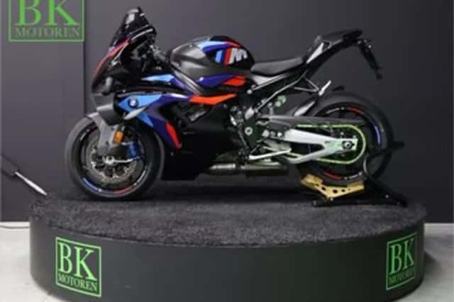 BMW M 1000 RR (2026) thumbnail 3
