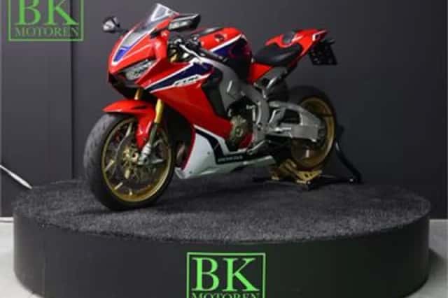 Honda CBR 1000 RR Fireblade (2018) thumbnail 2