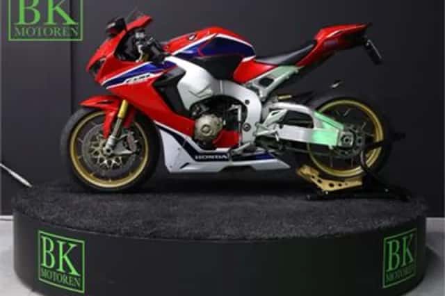 Honda CBR 1000 RR Fireblade (2018) thumbnail 3
