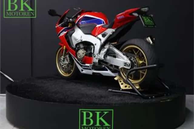 Honda CBR 1000 RR Fireblade (2018) thumbnail 4