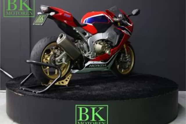 Honda CBR 1000 RR Fireblade (2018) thumbnail 5