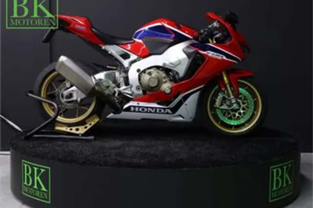 Honda CBR 1000 RR Fireblade (2018) thumbnail 6
