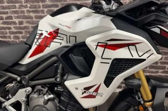 Triumph Tiger 1200 Desert Edition Crystal White (2026) thumbnail 3