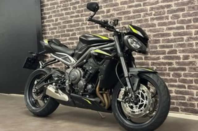 Triumph Street Triple RS (2020) thumbnail 2