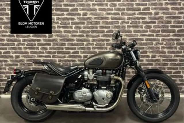 Triumph Bonneville Bobber (2017) thumbnail 1