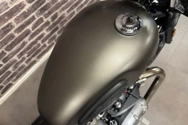 Triumph Bonneville Bobber (2017) thumbnail 4