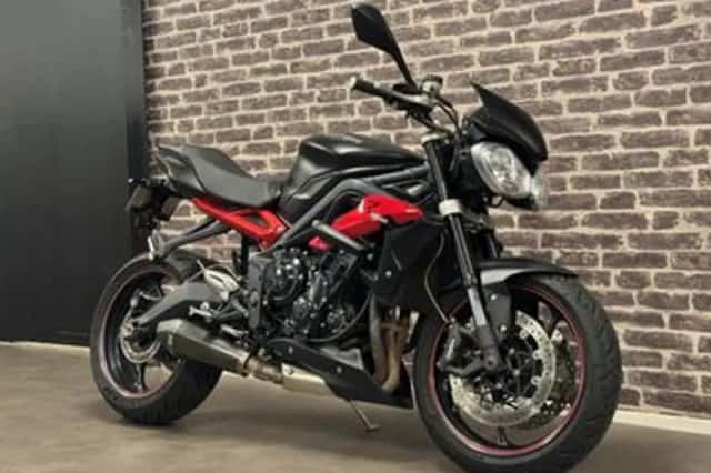 Triumph Street Triple R (2015) thumbnail 2