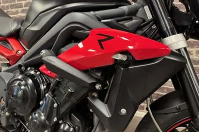 Triumph Street Triple R (2015) thumbnail 4