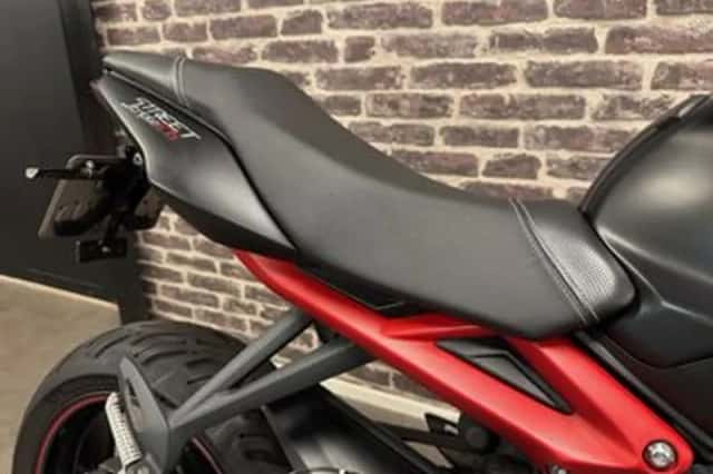 Triumph Street Triple R (2015) thumbnail 5