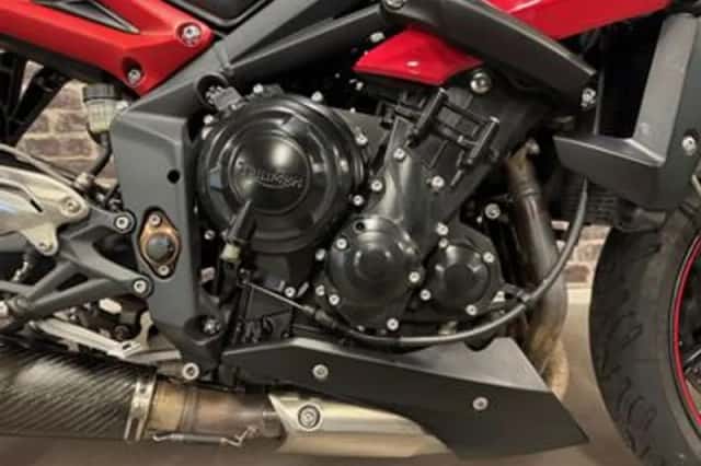 Triumph Street Triple R (2015) thumbnail 6