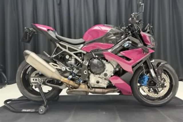 BMW M 1000 R (2025) thumbnail 1