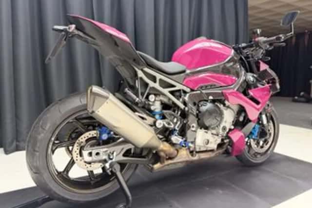 BMW M 1000 R (2025) thumbnail 2
