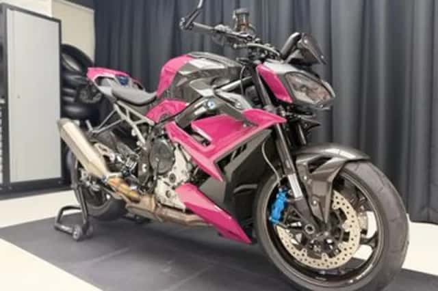 BMW M 1000 R (2025) thumbnail 3