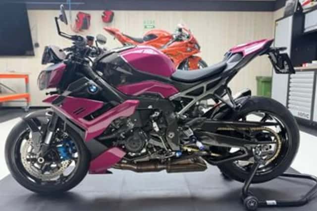 BMW M 1000 R (2025) thumbnail 4