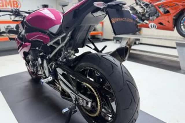 BMW M 1000 R (2025) thumbnail 6